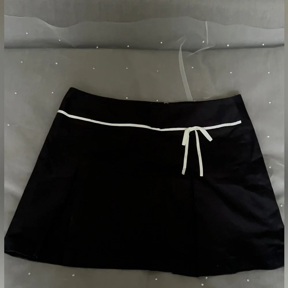 Mid Rise Bow Mini A-Line Skirt
